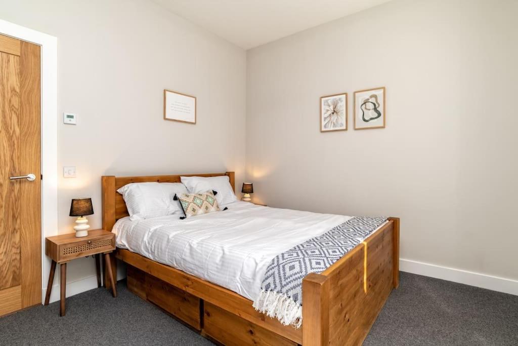 West End @ Netflix @ Newly Built Apartman Aberdeen Kültér fotó