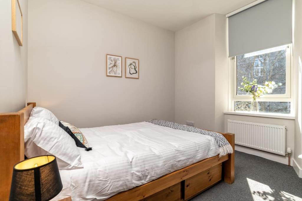 West End @ Netflix @ Newly Built Apartman Aberdeen Kültér fotó